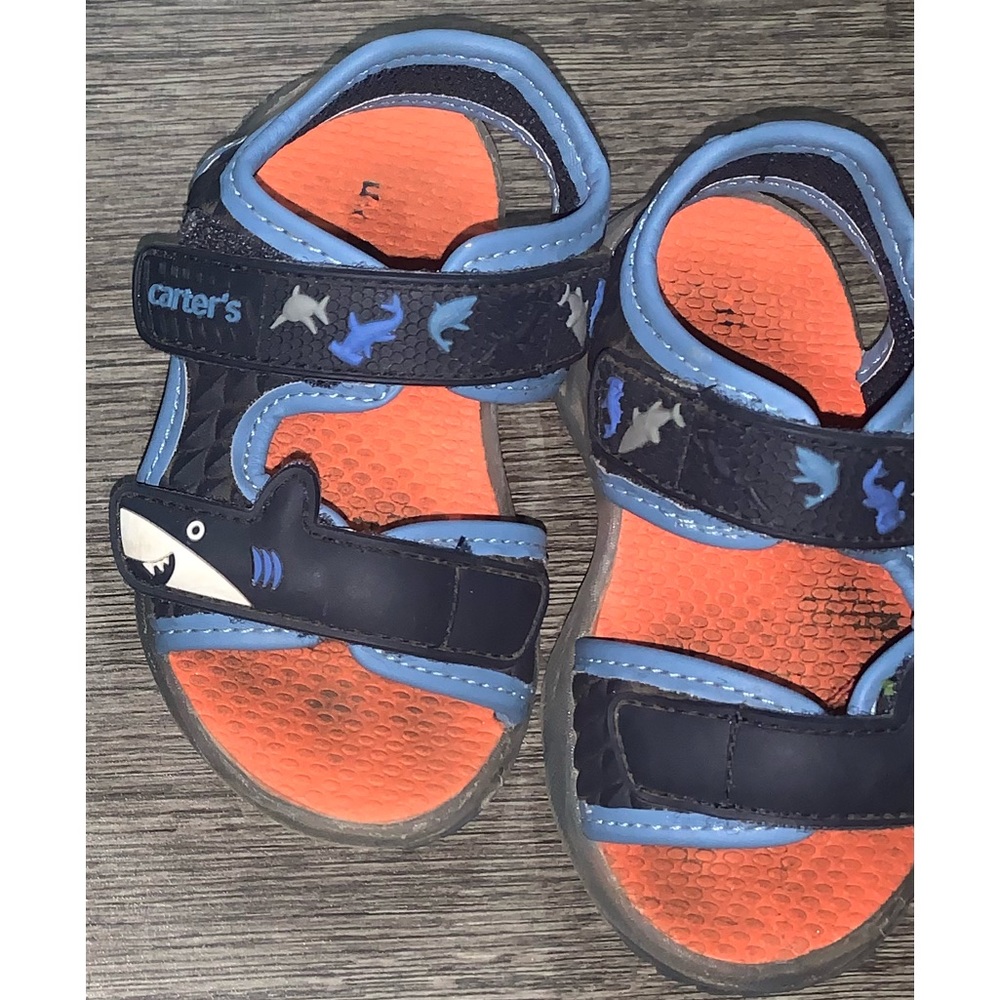Carter size 5 infant light up shark